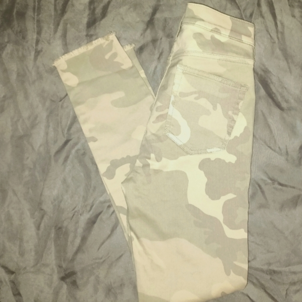 NWT Gap High-Rise Skinny Camo Jeans - Picture 6 of 8